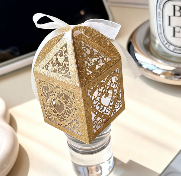 20Pcs Luxury Glitter Gold Laser Cut Wedding Favor Boxes, Elegant Hollow Candy Gift Boxes with Ribbons, Romantic Birthday Party Souvenirs, Wedding Table Decoration