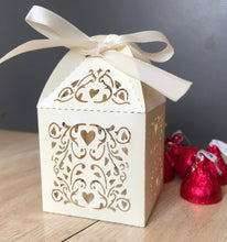 100pcs Pearl Cream Laser Cut wedding favor boxes,Wedding Favors,Laser Cut Wedding Gift Boxes,Candy Boxes,Chocolate gift Boxes,Party Decoration - Kdecoration