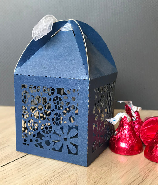 100pieces Navy Blue Flower Laser Cut Wedding Favor Boxes with Ribbon,Candy Small Gift Packaging Boxes,Wedding Gift Boxes,Favor Boxes - Kdecoration