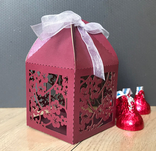 100pcs pearl Burgundy Red Flower Baptism,Communion,Shower Gift Boxes,Wedding Favors,Laser Cut Favor Boxes with ribbon,Candy Box,Small Gift Packaging Boxes - Kdecoration